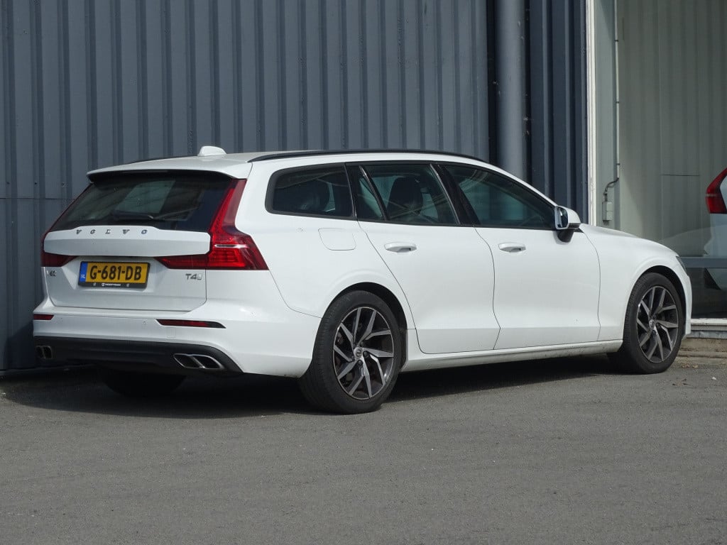 Volvo V60 2.0 t4 automaat business pack connect | apple carplay/android aut