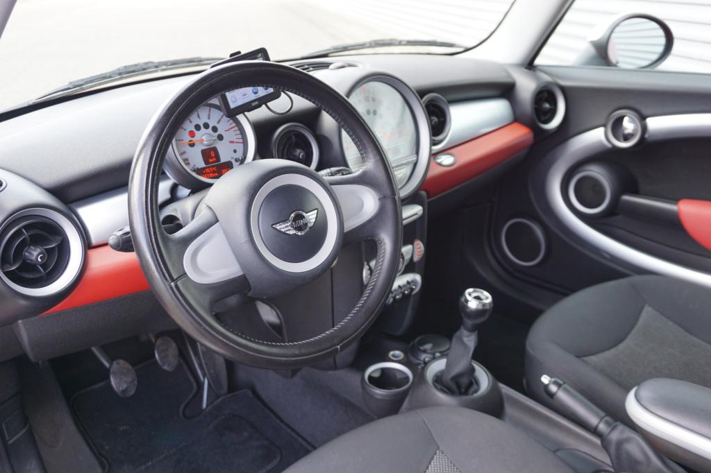 Mini One mini 1.4 airco / elektr. ramen / lm velgen