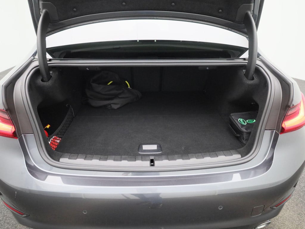 BMW 3-serie 320e high executive | automaat | navigatie | leder | elektrisch