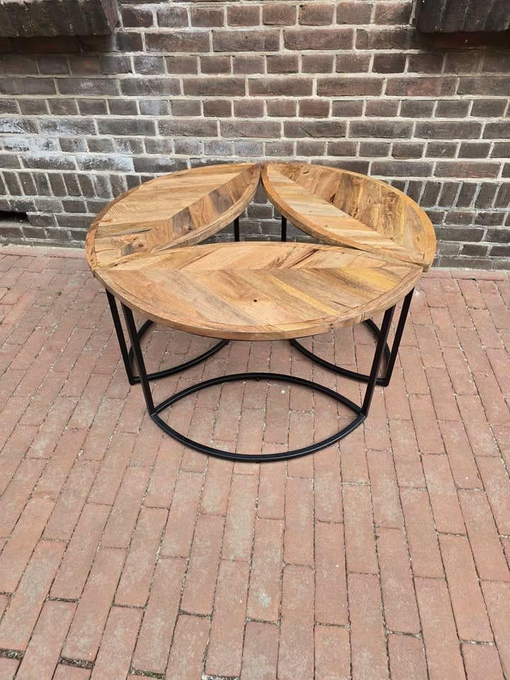 OOK LEUKE BIJZETTAFELTJES VOOR NAAST HET BED....OF ERGENS ANDERS NATUURLIJK