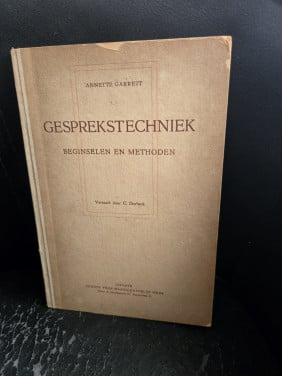 Gesprekstechniek , Beginselen en methoden: Annette Garrett 1950