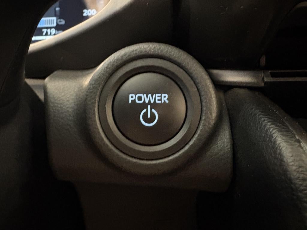 Toyota C-hr 1.8 hybrid 140 dyn