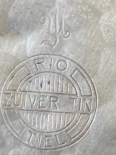 Vaas en schaaltje van gehamerd zilvertin