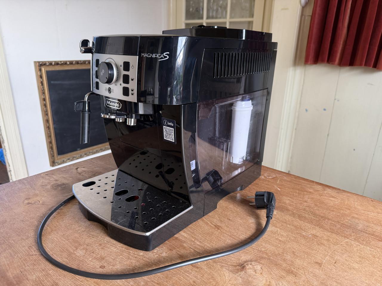 DeLonghi ECAM20110B Koffiezetapparaat - Zo goed als nieuw!