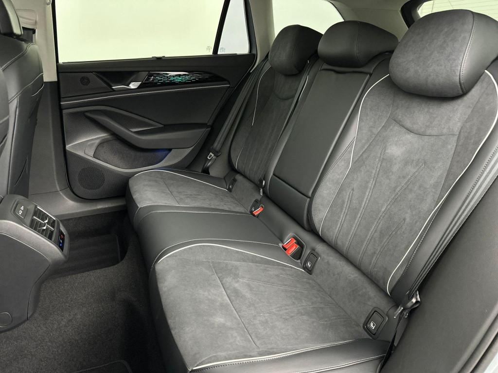 Volkswagen Passat variant elegance business 1.5 ehybrid 150 kw / 204 pk var