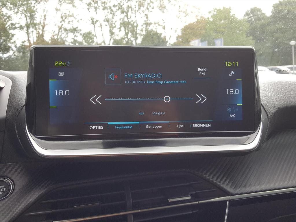 Peugeot E-2008 ev 50kwh 136pk allure pack apple carplay &android auto | nav