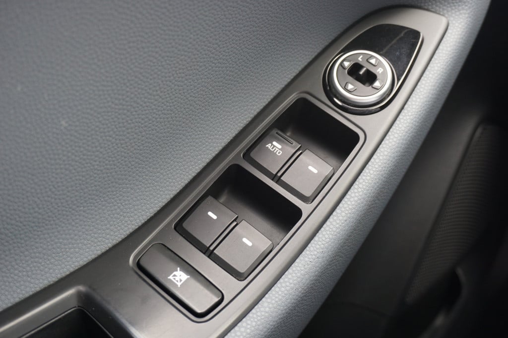 Hyundai I 20 1.2 hp i-motion airco / elektr/ ramen / cruise / lm velgen tre