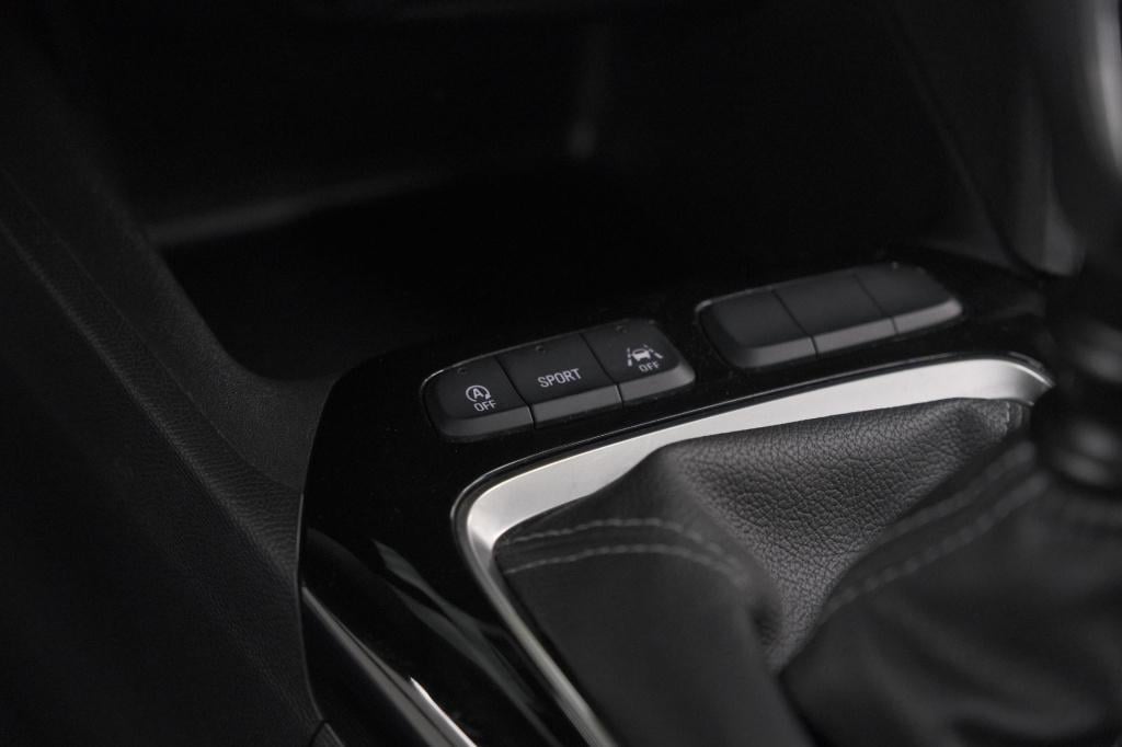 Opel Corsa turbo 100 gs | camera | dodehoekdetectie | navigatie | apple car