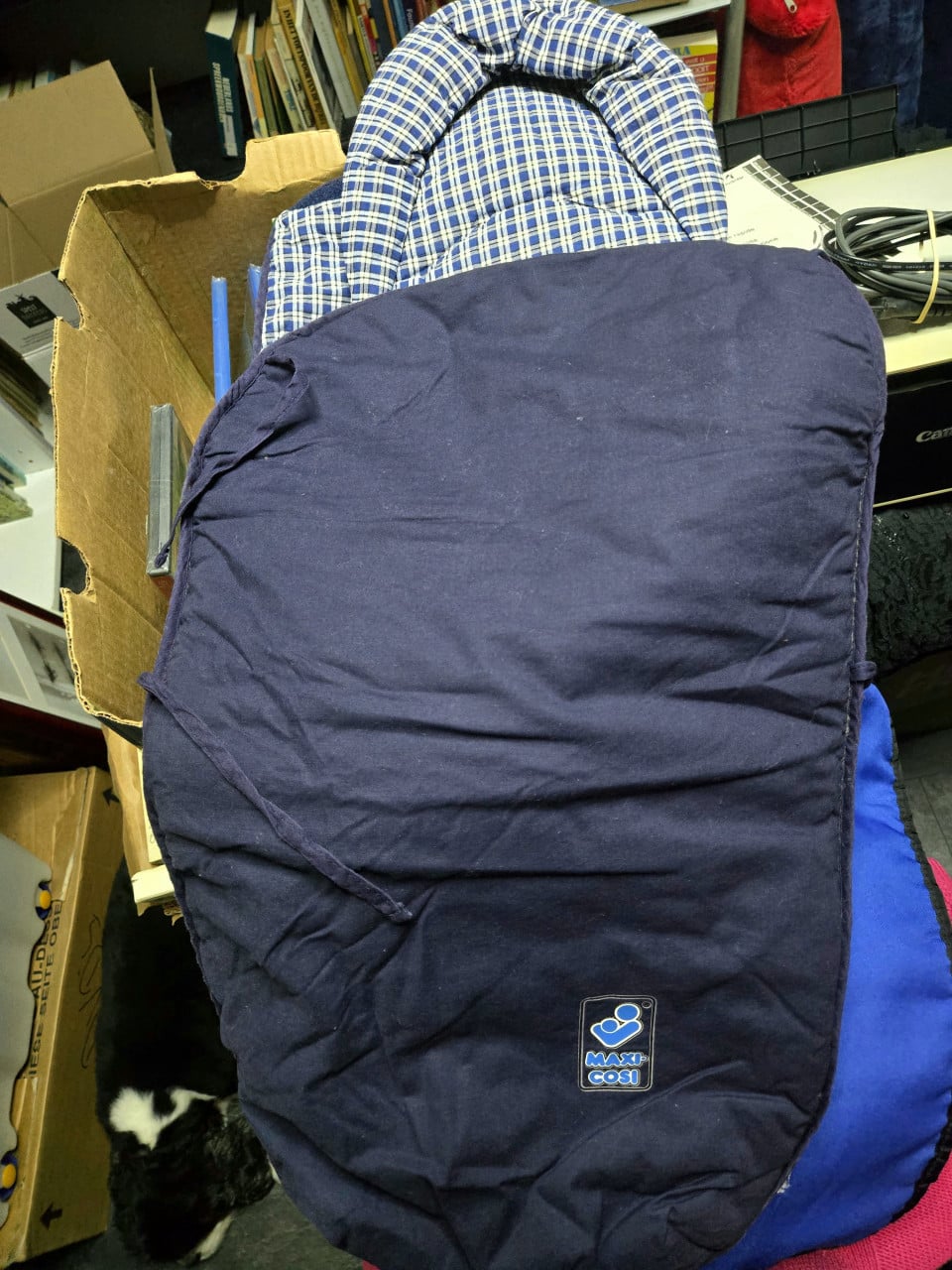 Donkerblauwe Maxi-Cosi voetenzak  Incl. Verkleinkussen.