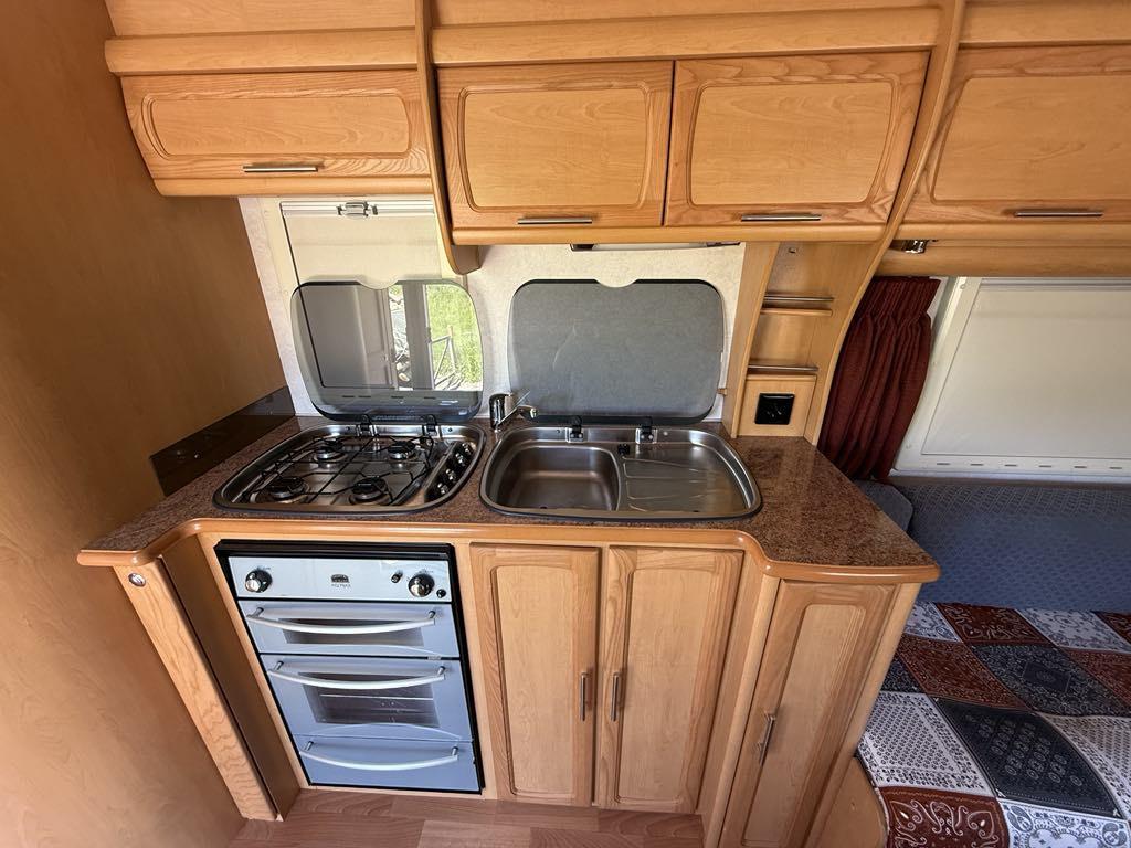 Zeer luxe Elddis crusador hurricane 2004 met lichte hagelschade
