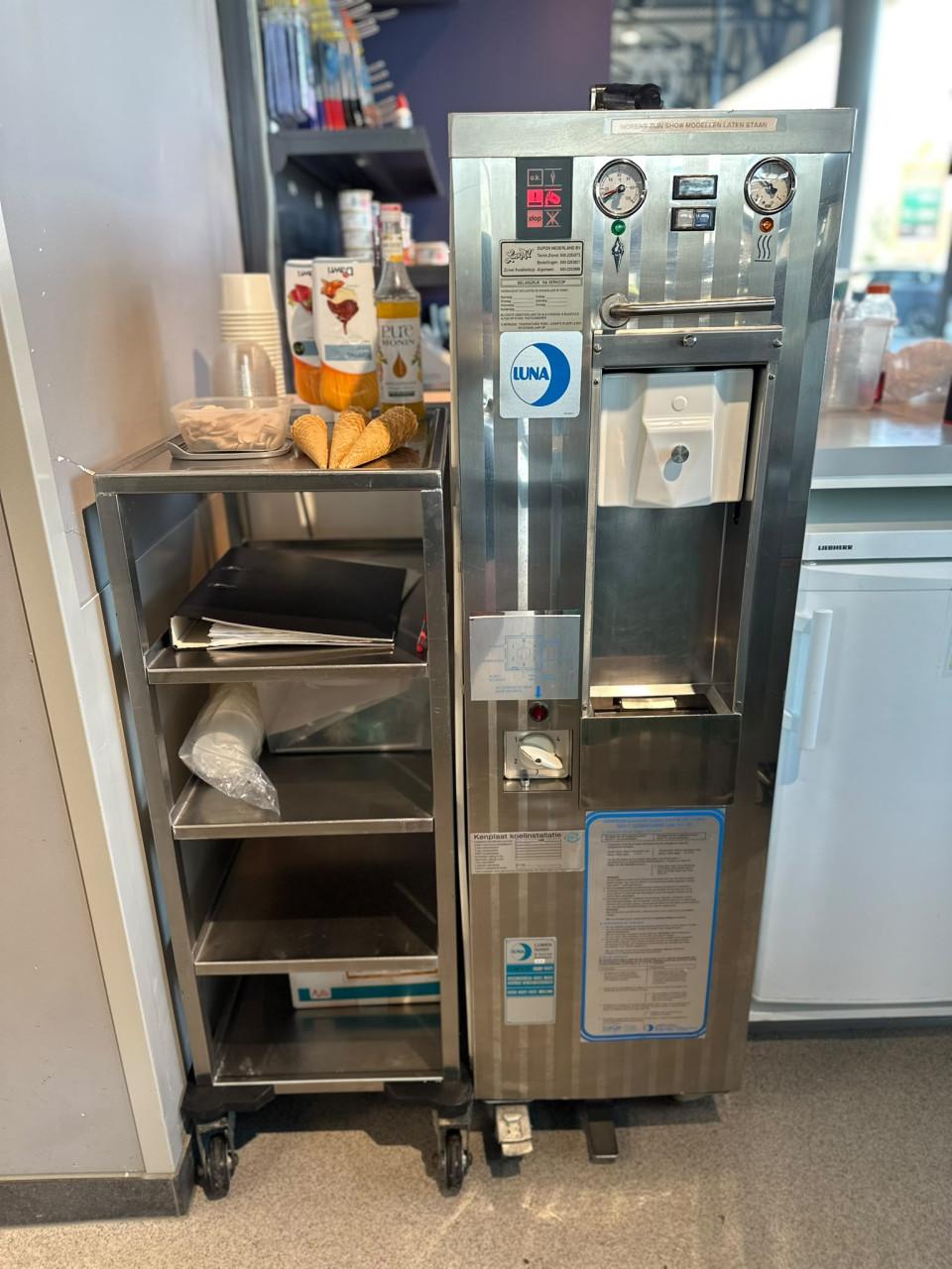 Softijsmachine Luna🍦L88 HW gereviseerde. Pasteuriserend en watergekoeld.