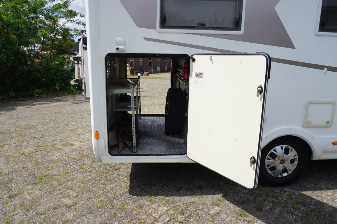 Mc Louis Nevis 873 G Carat 2016 met 63.500km goede opties!