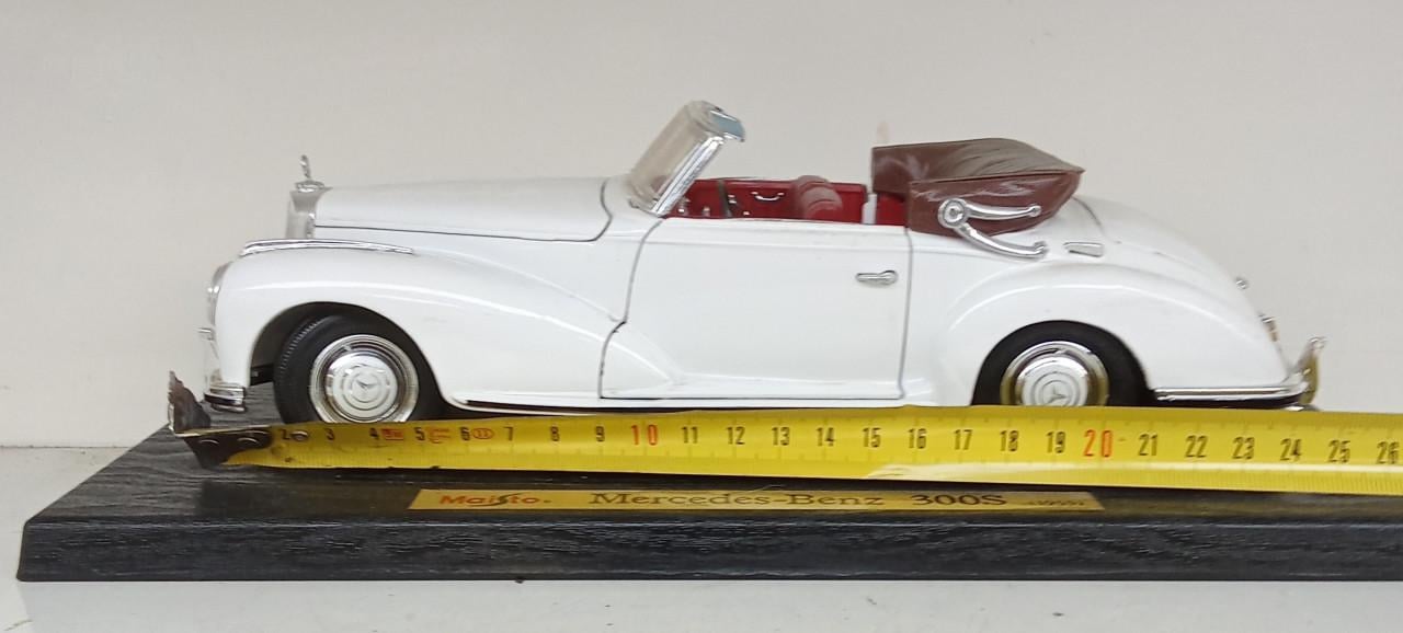 Model auto  Mercedes 200S  metaal