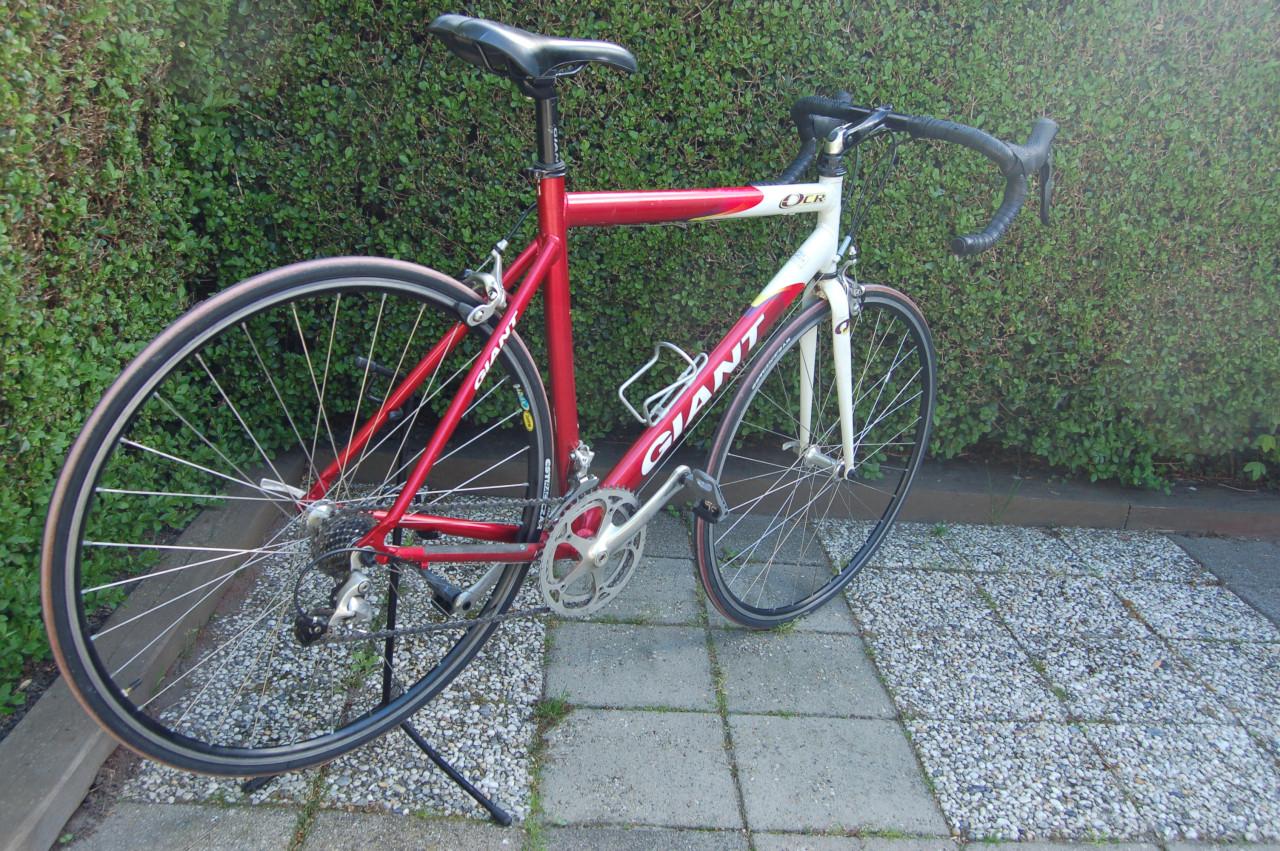 RACEFIETS - NIEUWE BANDEN  * * *