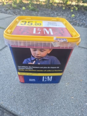 L&M box