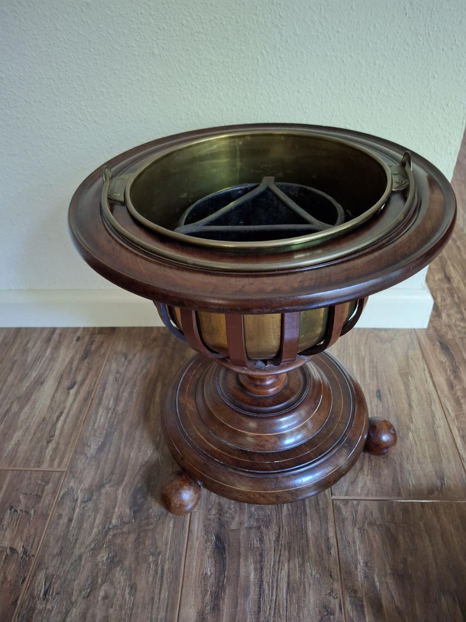 Antieke messing/koper theeketel met houten onderstel