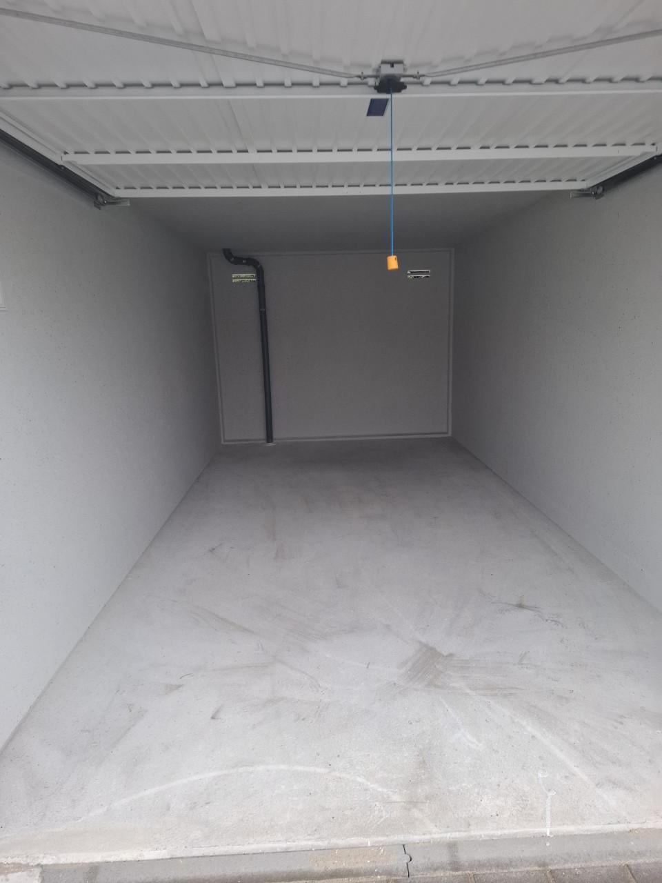 TE HUUR NIEUWE GARAGEBOX IN CLINGE