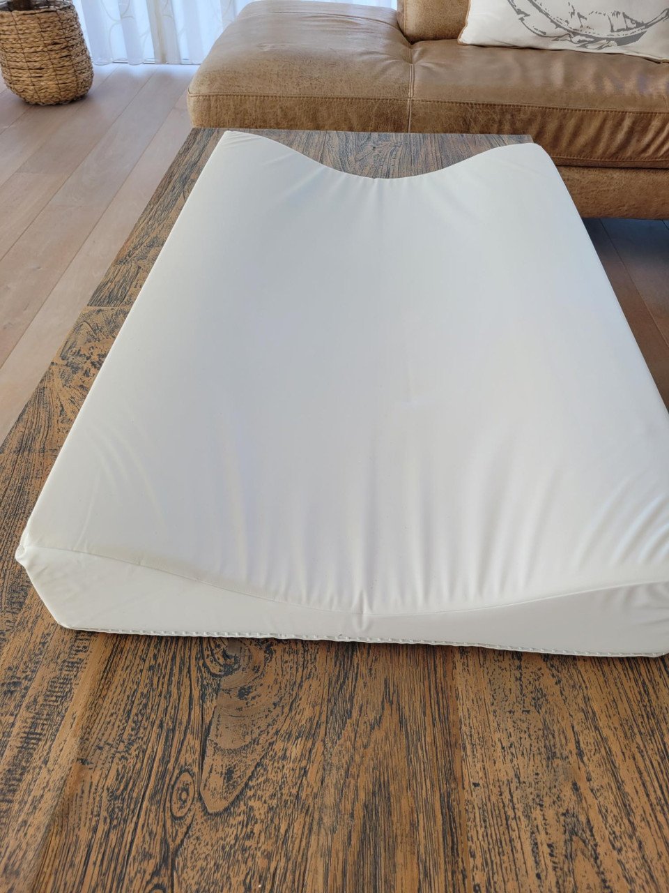 Aankleedkussen (merk: Bébé-jou) met mintgroene hoes