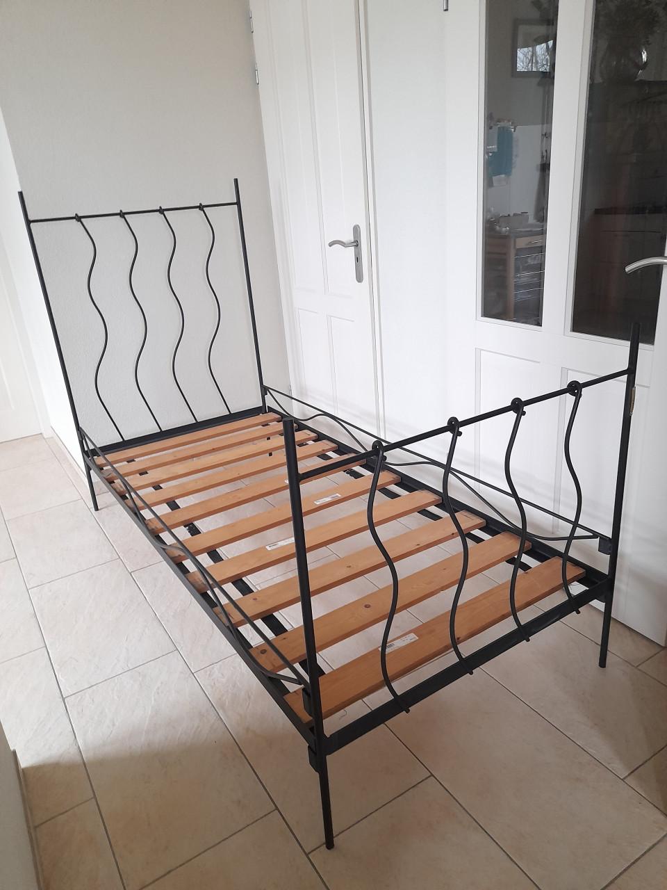 Gietijzeren 1 persoon bed 90 x 200 (in goede nette staat )