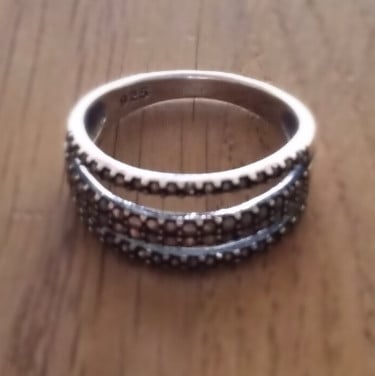 Aparte zilveren ring ⭕ met marcasite steentjes