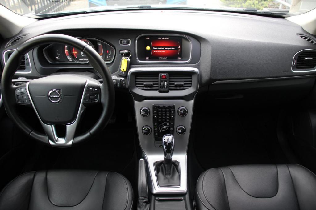 Volvo V40 1.5 t2 inscription aut. - leder - full led - navi - citycafety - 