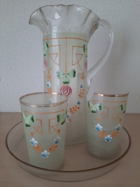 Waterkan met glas - Schenkkan - Geemailleerd glas