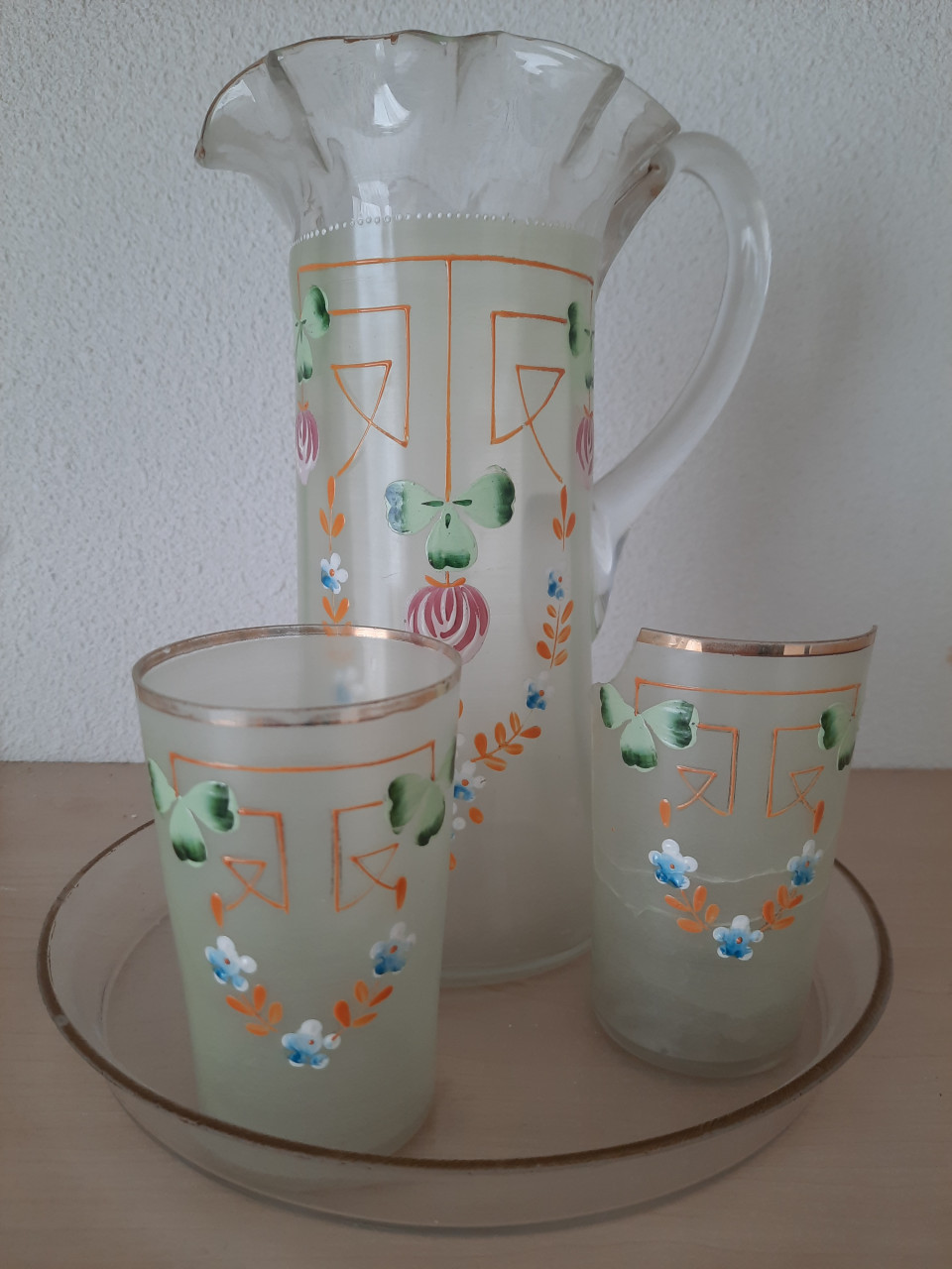 Waterkan met glas - Schenkkan - Geemailleerd glas