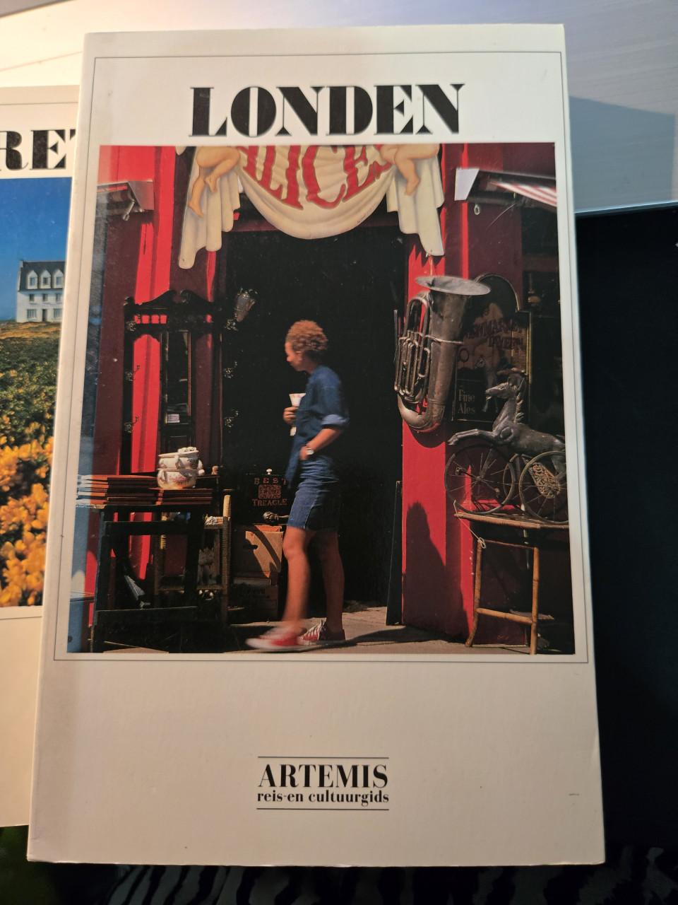 Verzameling vintage Artemis reis- en cultuurgidsen. 5 stuks