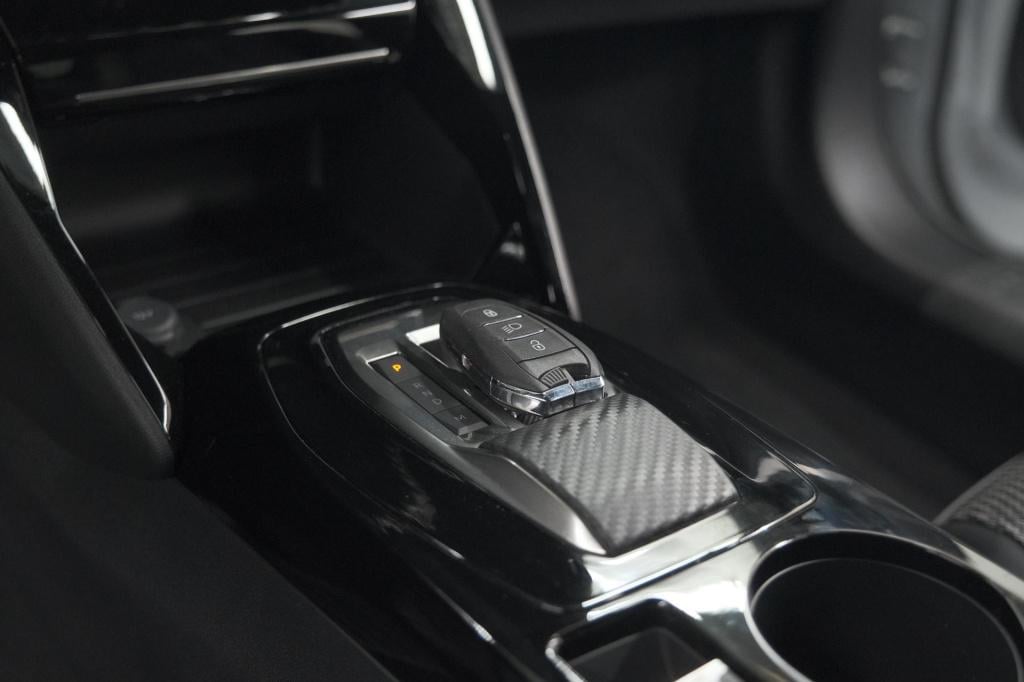 Peugeot 2008 puretech 130 eat8 gt | camera | apple carplay | parkeersensore