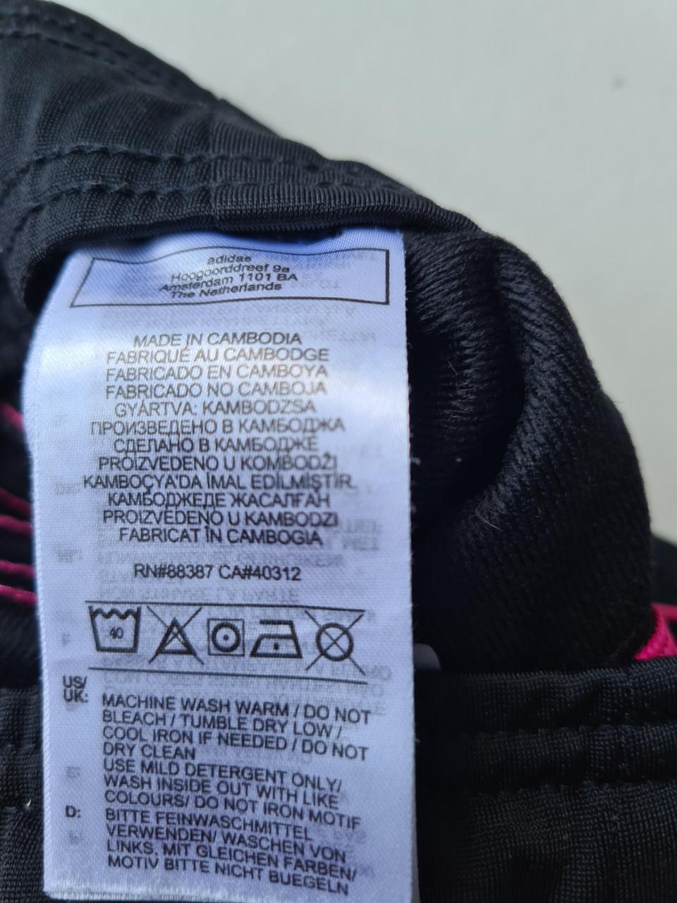 Adidas trainingspak jasje + broek zwart met roze Mt 128