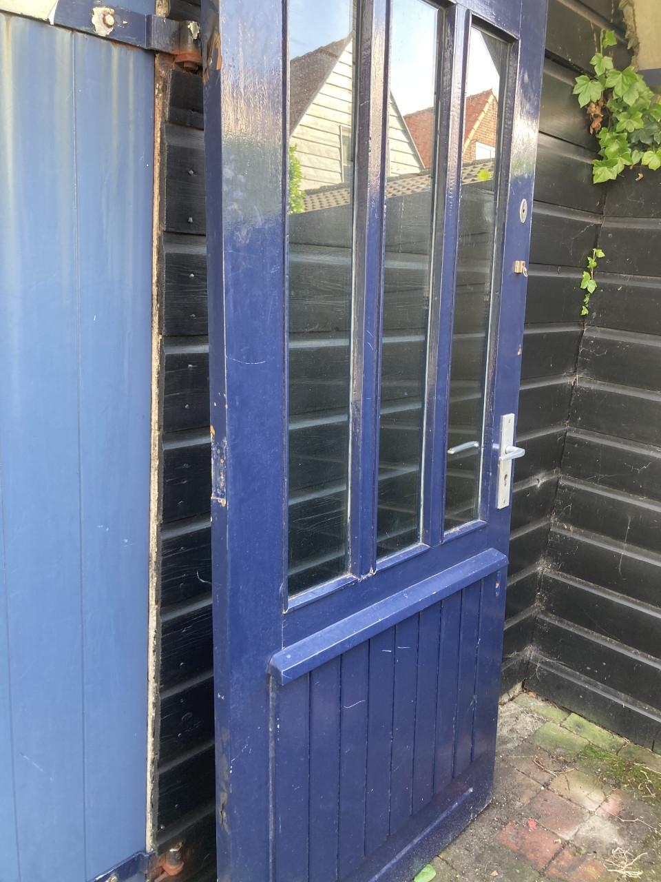 Karaktervolle houten deur — klassiek blauw — 209,5 x 96 cm