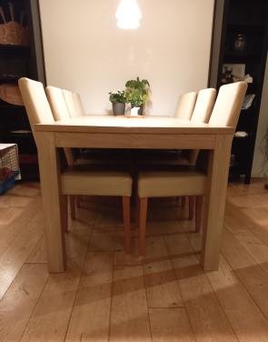 Te koop: Eettafel  Licht Eiken Kleur