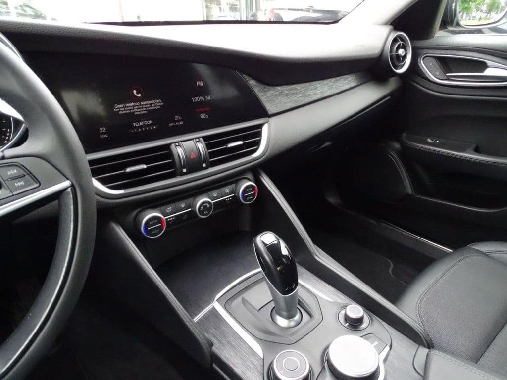 Alfa Romeo Giulia 2.0t b-tech stoel-&stuurwielverwarming | android auto | 1