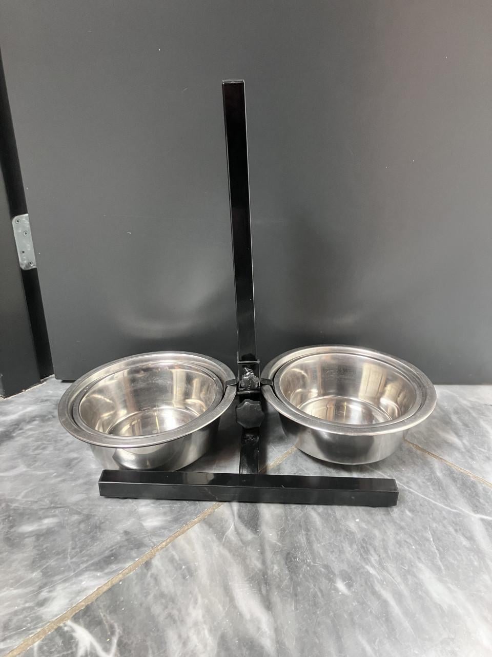 Honden eten en drink bakken