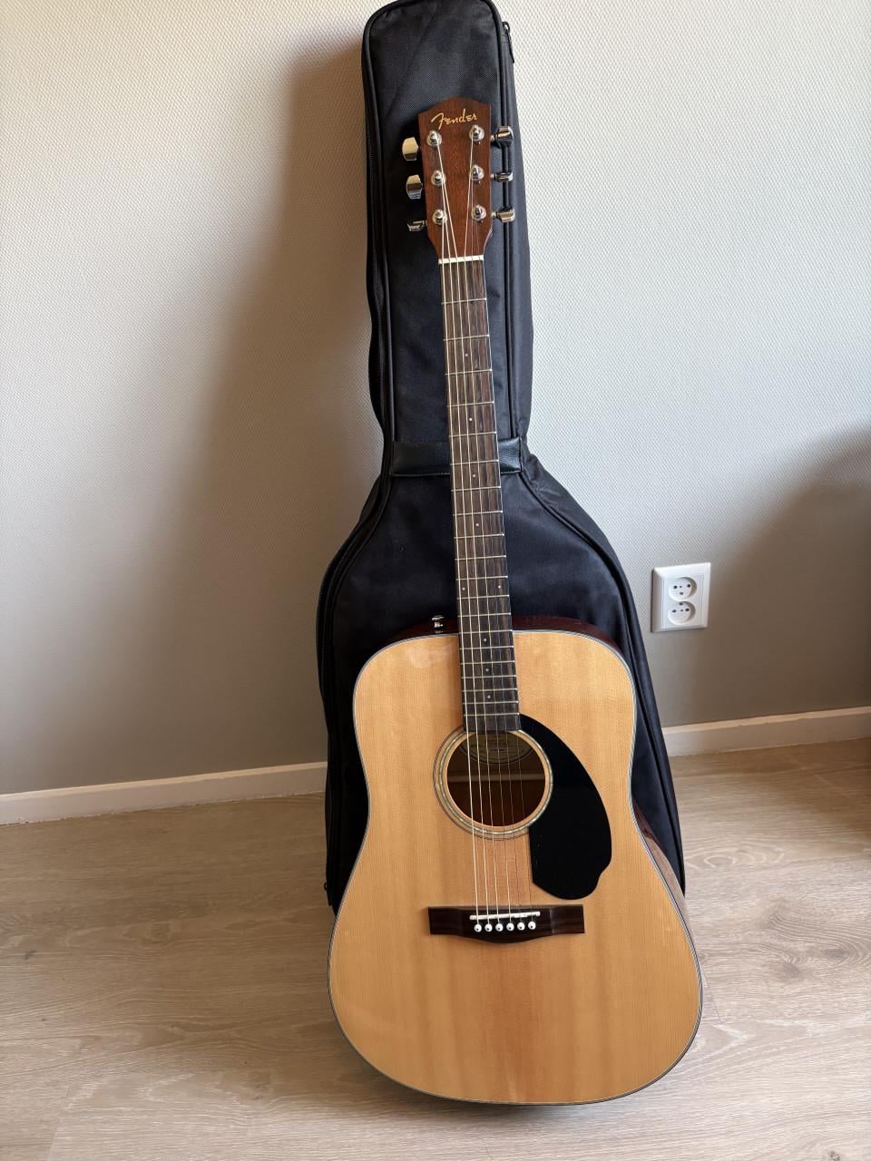 Gitaar (Fender CD-60S natural)