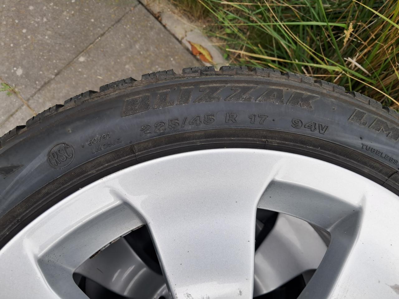 BMW Winterbanden met velgen - Bridgestone Blizzak 225/45 R17