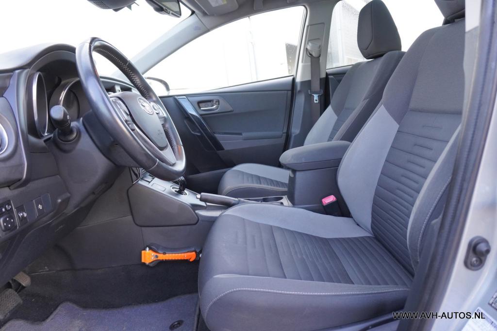 Toyota Auris touring sports 1.8 hybrid lease