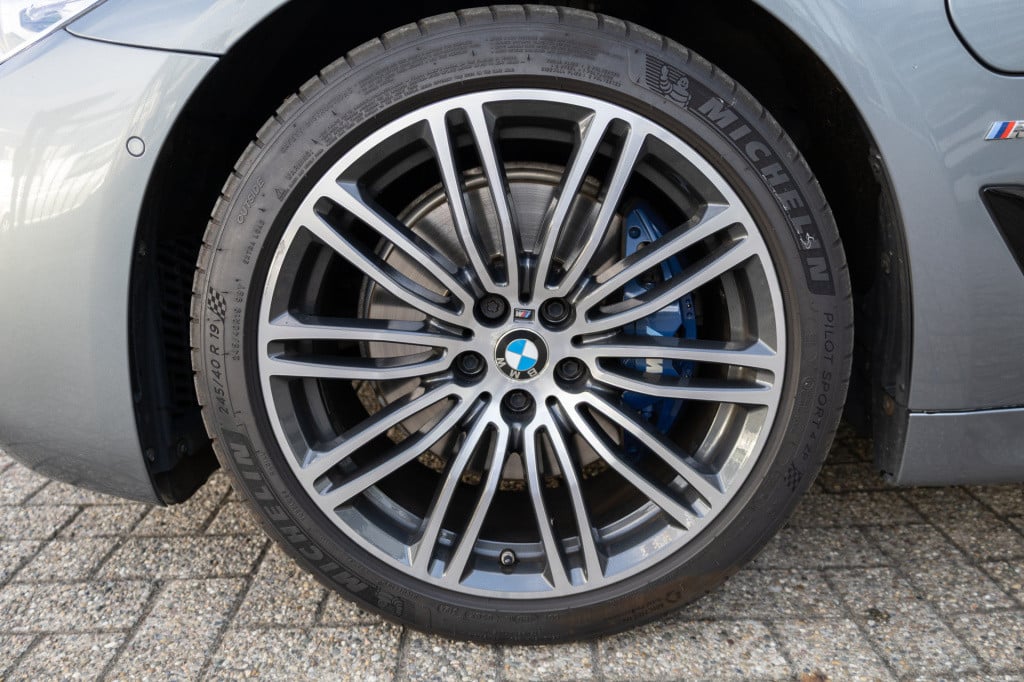 BMW 5 Serie 530e m sport ✅19inch✅cam✅leder✅i.z.g.st.