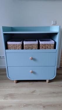 Mooie lichtblauwe commode