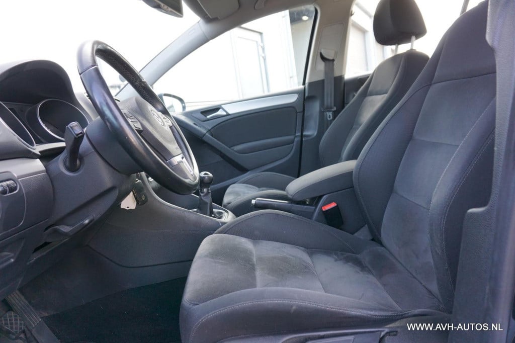 Volkswagen Golf 1.6 tdi highline bluemotion