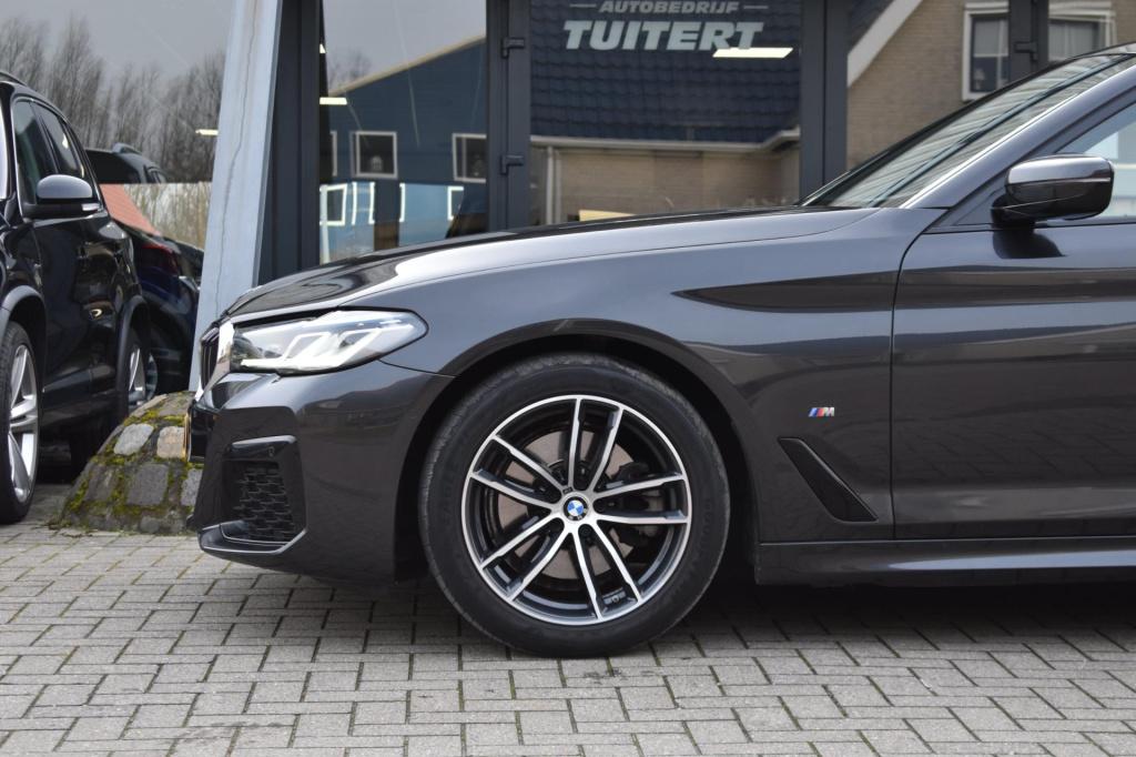 BMW 5 Serie touring 520i m-sport | laserlight | nap | dealer onderhouden | 