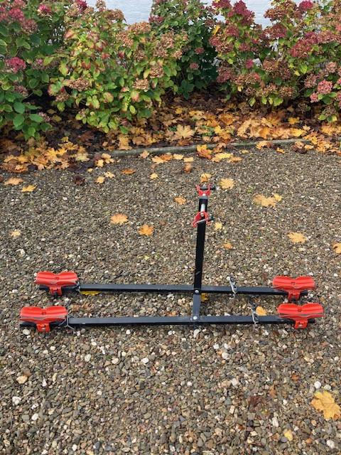 Dak fietsendrager Thule voor montage op dakdrager € 70,- 30x beke