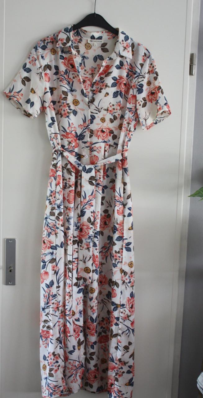 Jurk wit met  bloemen print  maat m