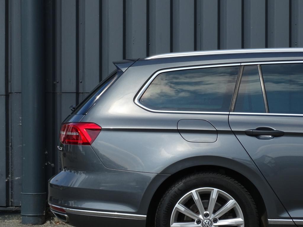Volkswagen Passat variant 2.0 tsi highline 211pk automaat | el. trekhaak | 