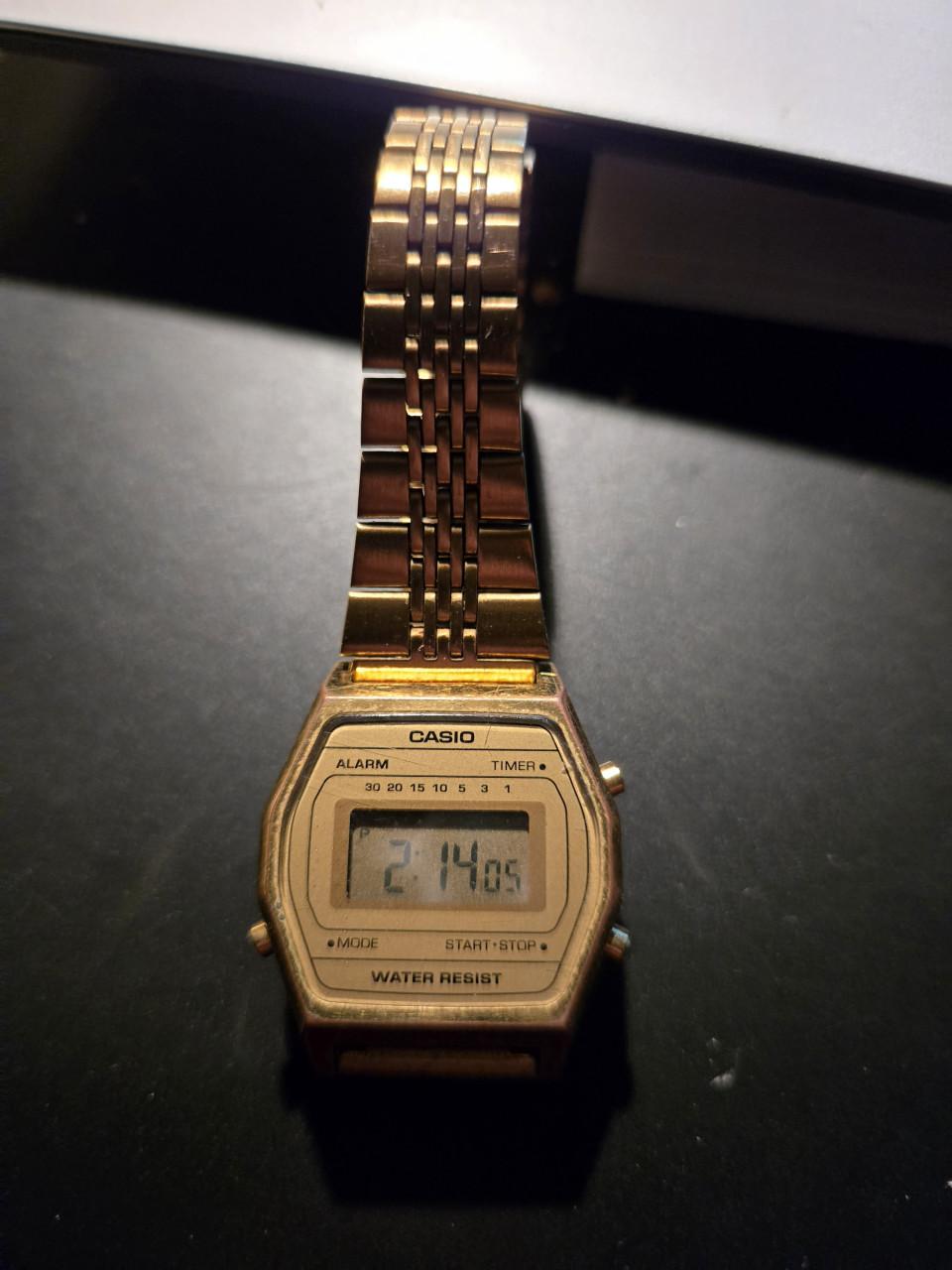 Casio horloge LA690WEGA-9EF goudkleur
