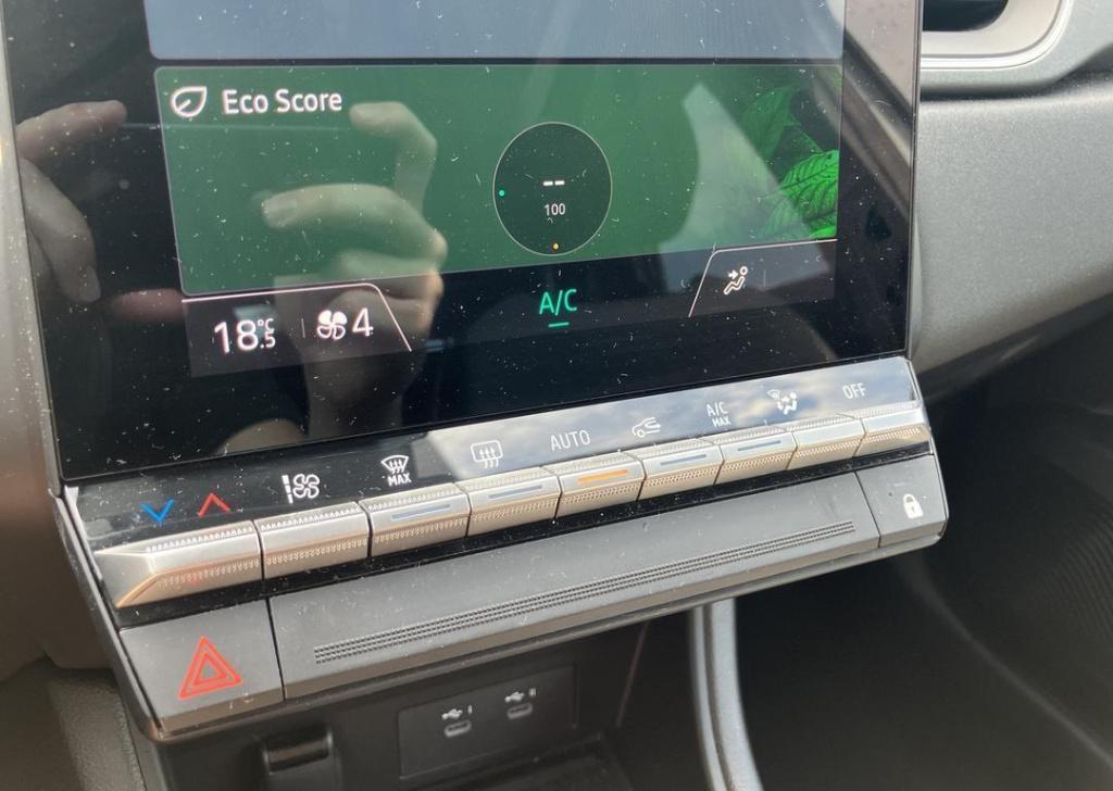 Renault Captur 1.6 e-tech full hybrid 145 techno - demo