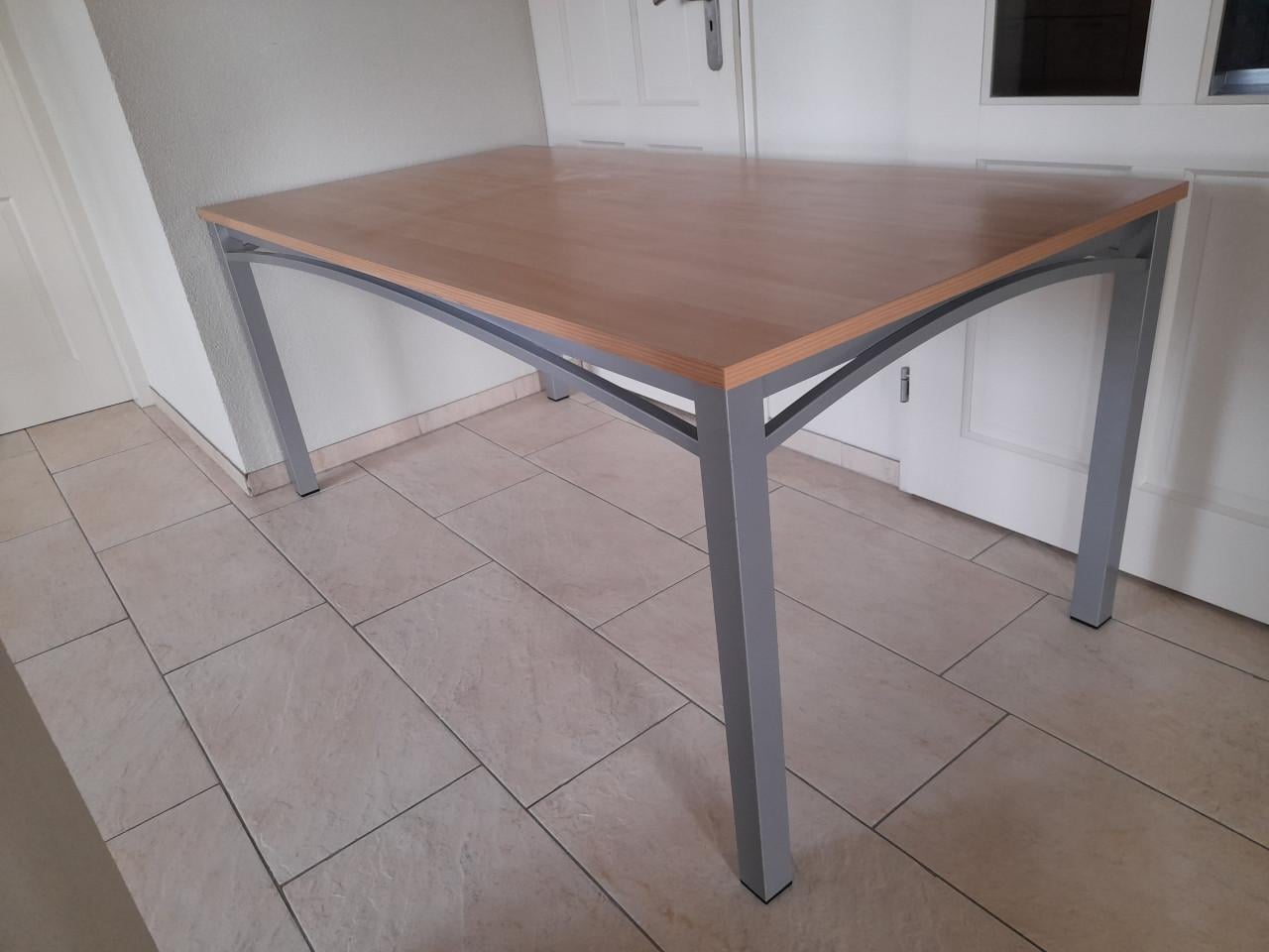 Tafel / bureau  180 x 90 x 74H ( in goede nette staat )