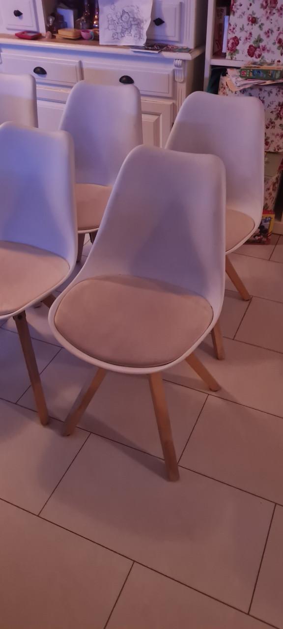 Te Koop: eettafel rond + 6 stoelen