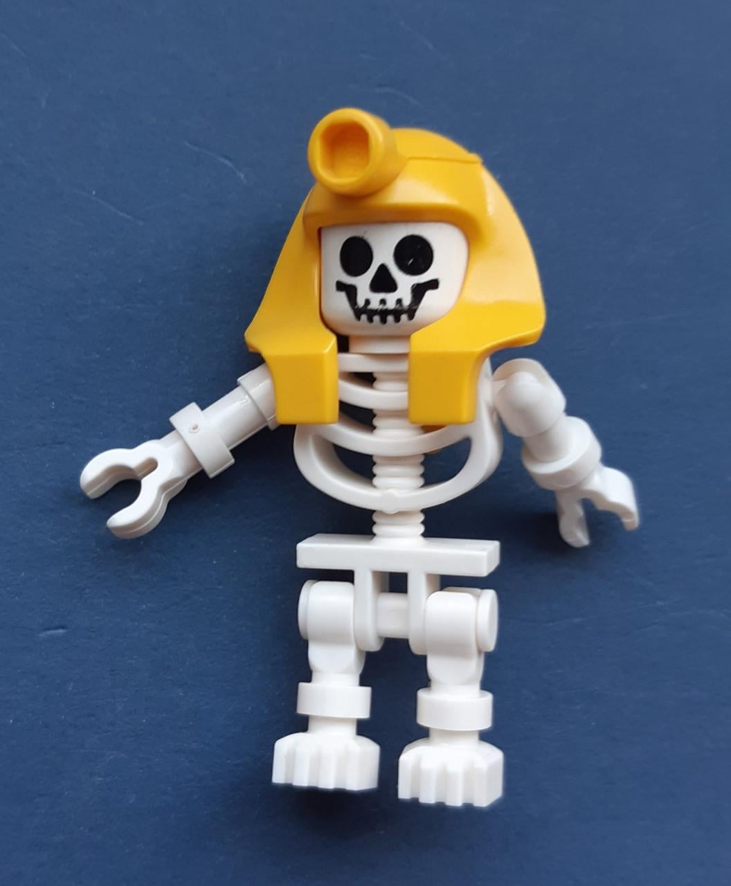 Lego minifiguur: Skeleton with Standard Skull, Yellow Mummy Headdress