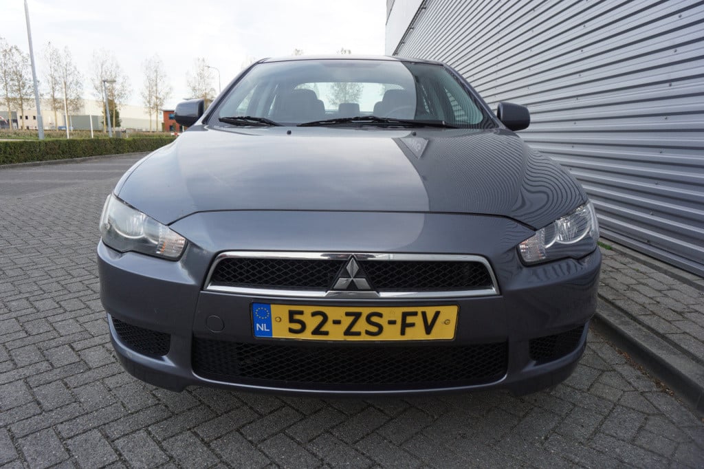 Mitsubishi Lancer sports sedan 1.8 invite airco / cruise / elektr. ramen / 